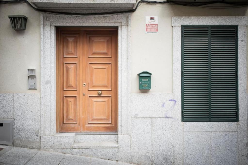 Apartamento En Centro Historico Con Patio Romano San Lorenzo de El Escorial Exterior photo